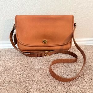 Vintage Coach British Tan Crossbody Bag K4C-9790 Turnlock Purse